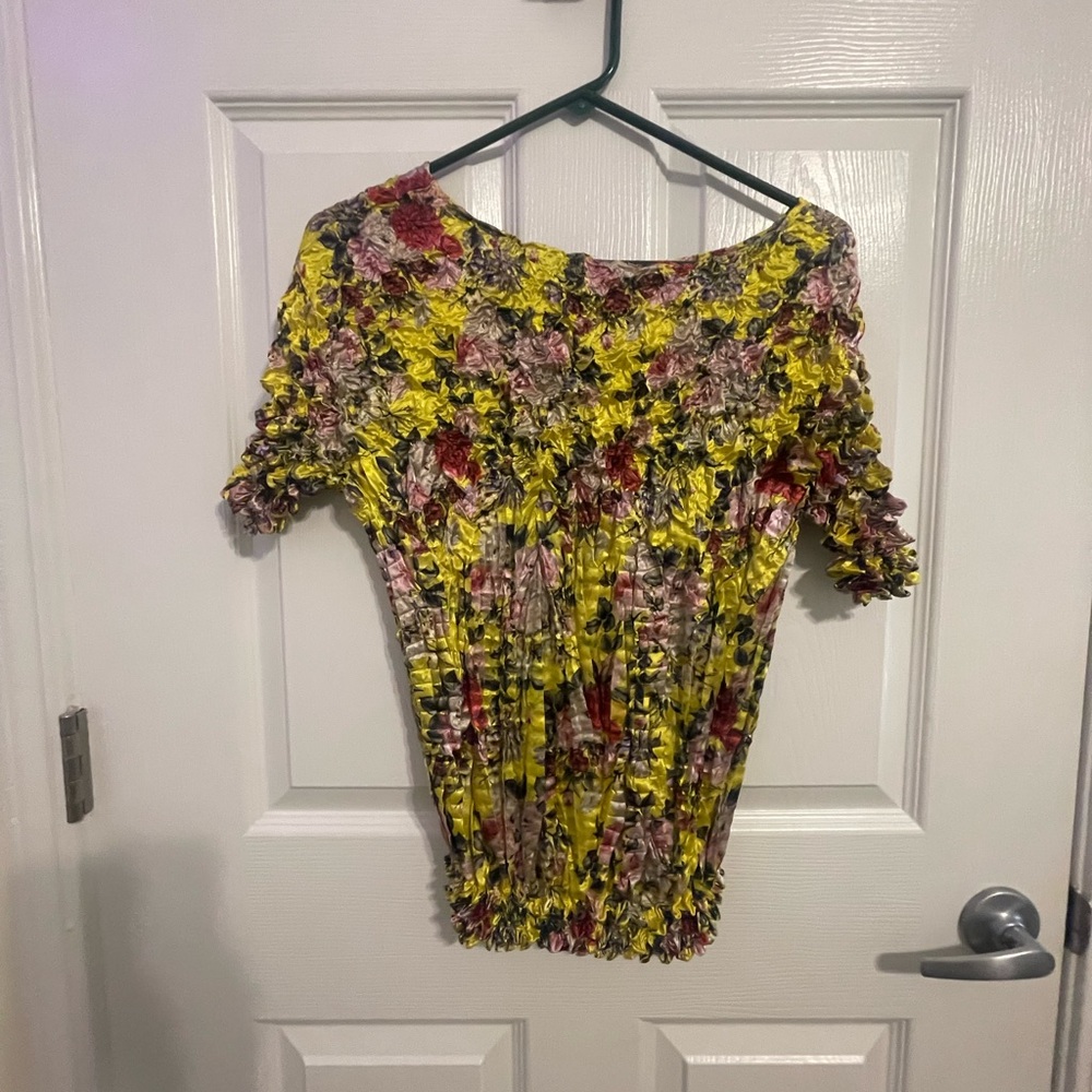 Yellow floral popcorn top